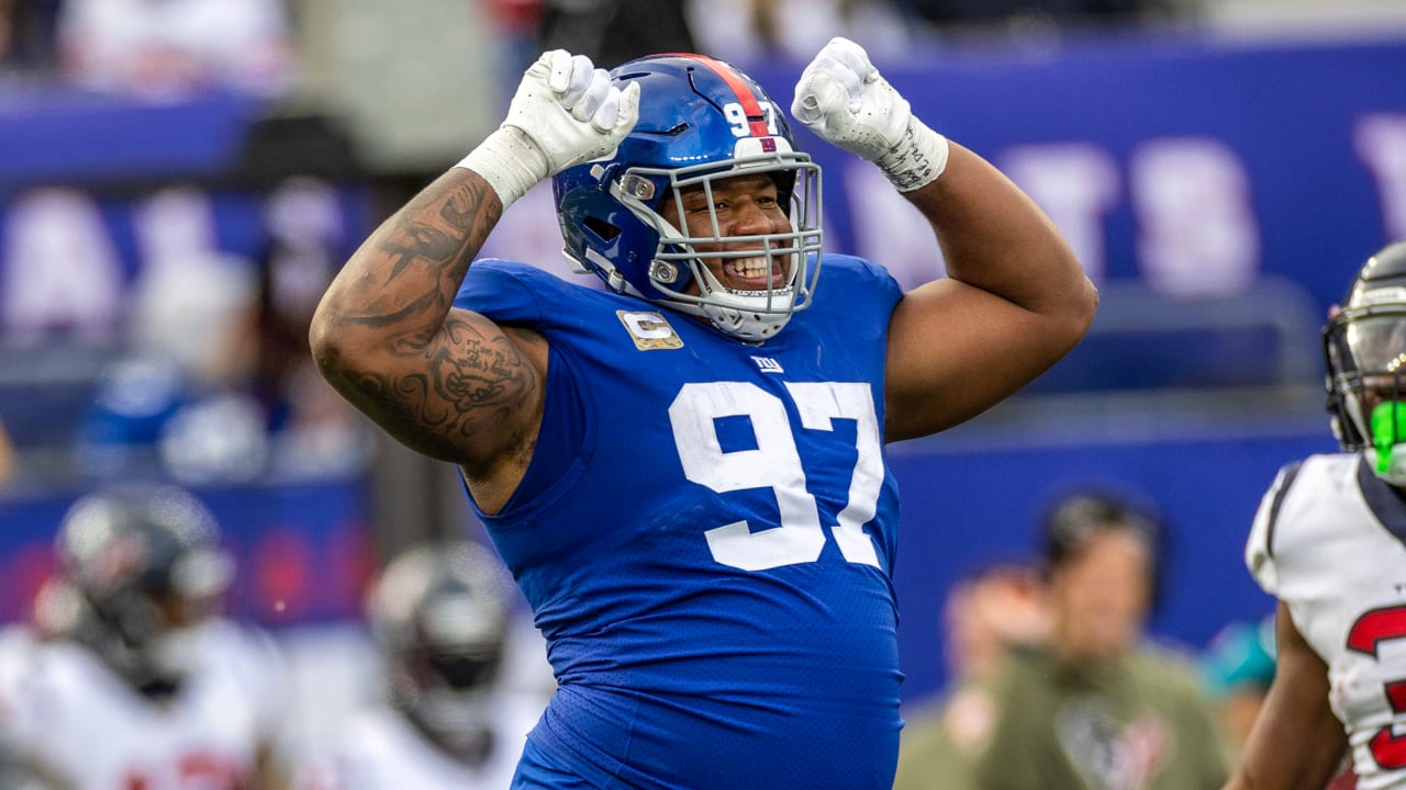 PFF's Renner: New York Giants defensive tackle Dexter Lawrence's 2022  season unlike anything we've seen in a while