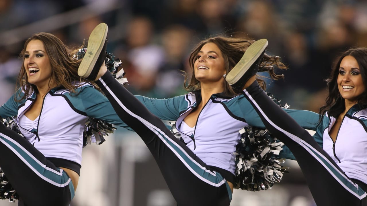 November 23, 2014: The Philadelphia Eagles Cheerleaders in action during  the NFL game between the Tennessee