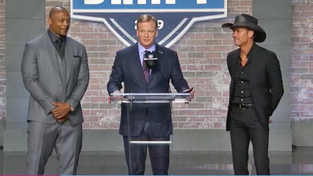 Former NFL running back Eddie George, country music star Tim McGraw ...