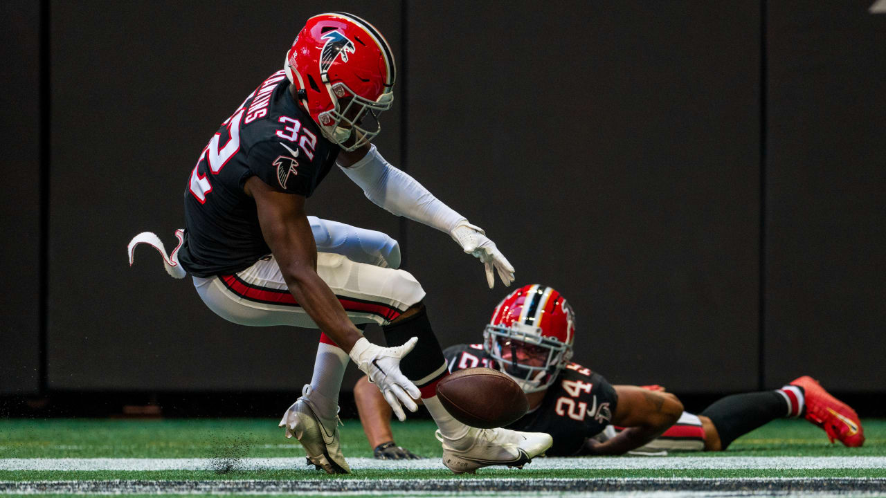 Atlanta Falcons safety Jaylinn Hawkins (32) lines up during the