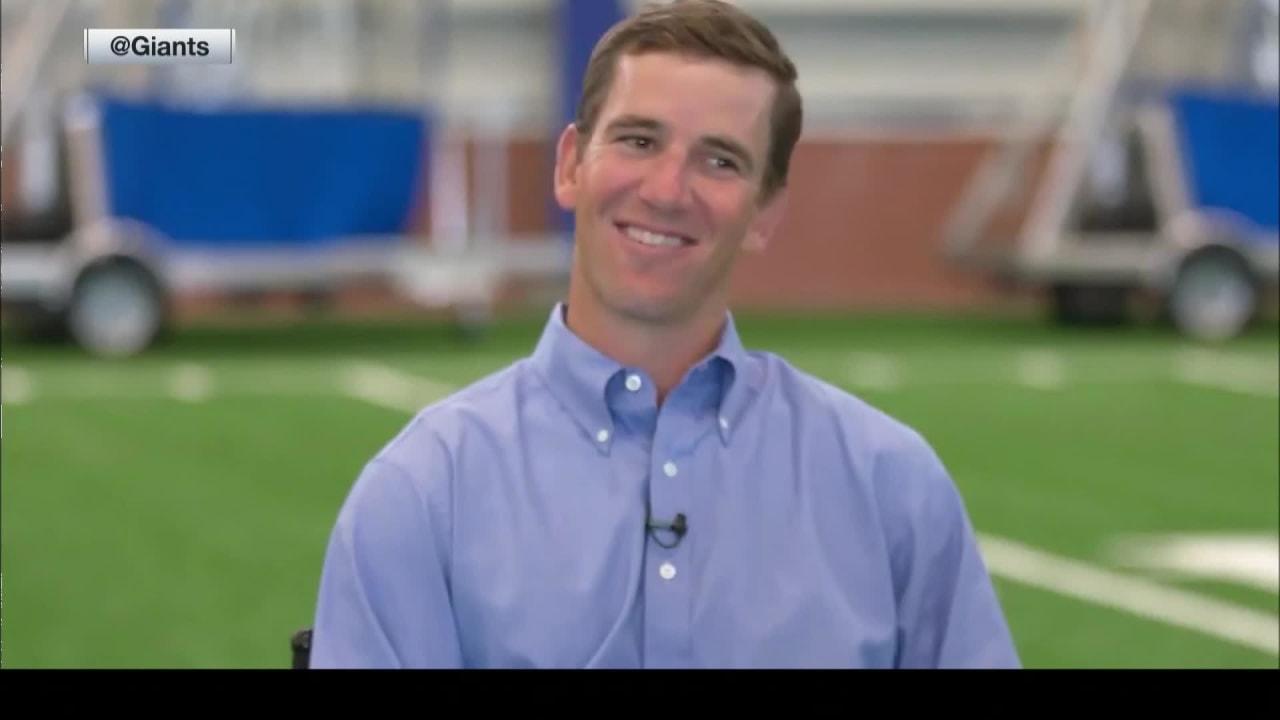 Giants' Eli Manning reacts to Buccaneers' Tom Brady, who would