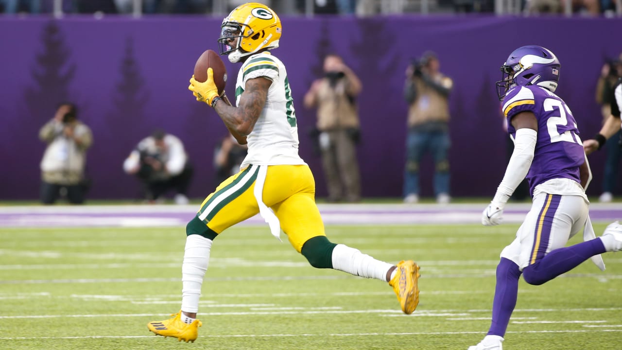 Landover, Md, United States. 23rd Oct, 2021. Sunday, October 23, 2022;  Landover, MD, USA; Green Bay Packers quarterback Aaron Rodgers (12) passes  the ball during an NFL game against the Washington Commanders