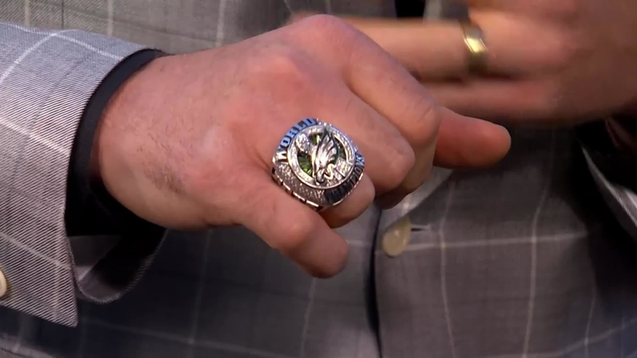 Arizona Cardinals tight end Zach Ertz showcases his Super Bowl LII ring on  red carpet at NFL Honors