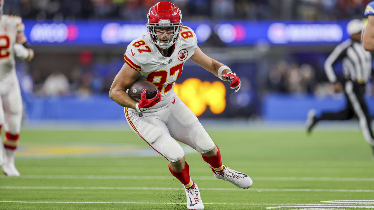 KANSAS CITY, MO - AUGUST 20: Kansas City Chiefs tight end Travis Kelce (87)  on the field prior to the game against the Washington Commanders on August  20th, 2022 at GEHA field