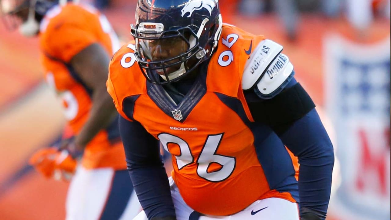 Broncos lose starting DE Vance Walker to ACL tear