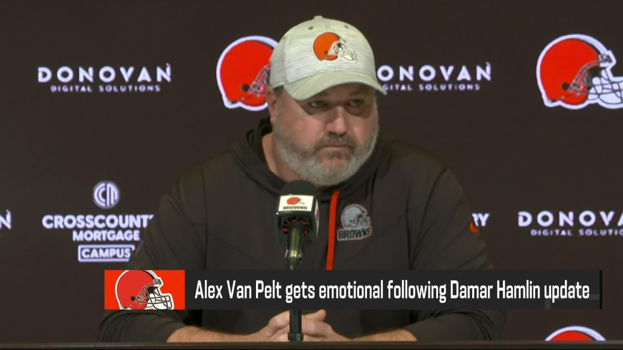 Cleveland Browns offensive coordinator, former Buffalo Bills assistant Alex  Van Pelt gets emotional following safety Damar Hamlin update