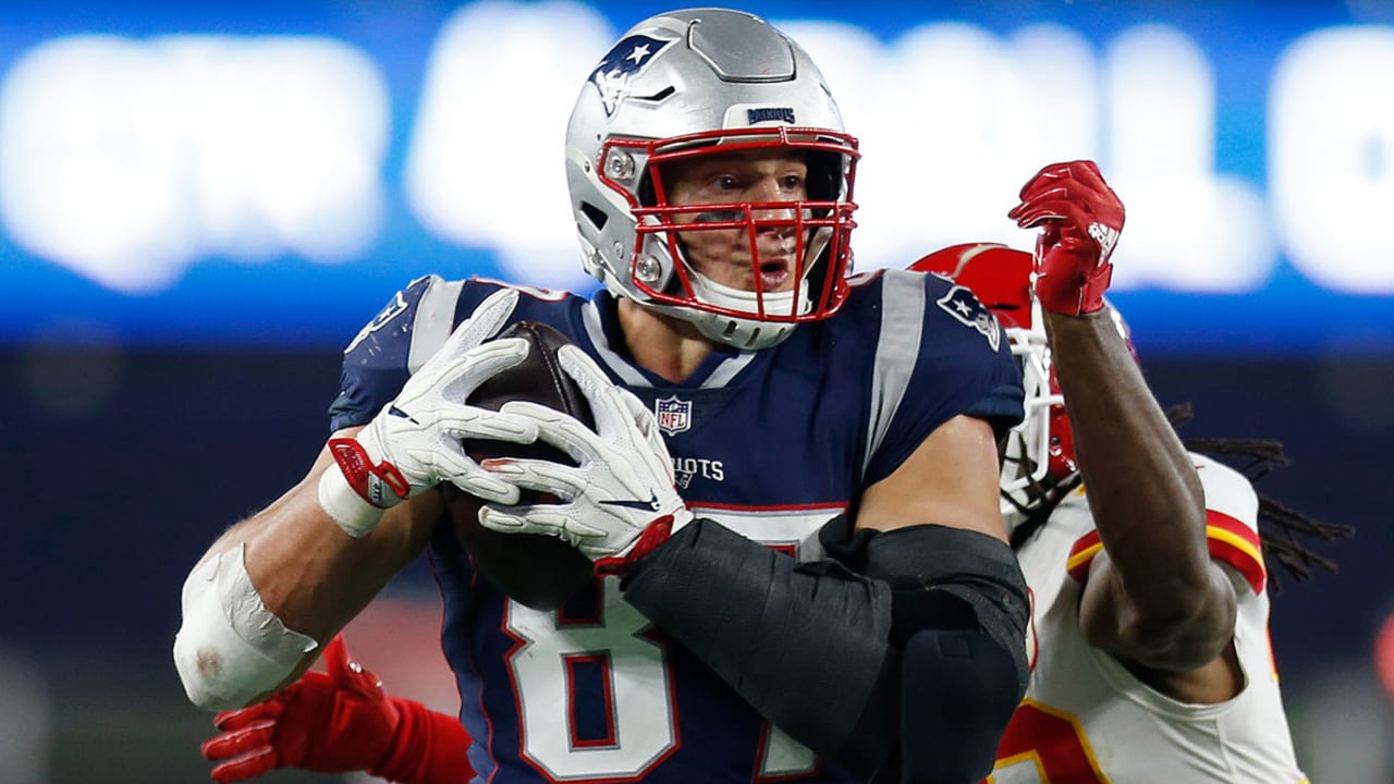 gronkowski-181025-sl.jpg