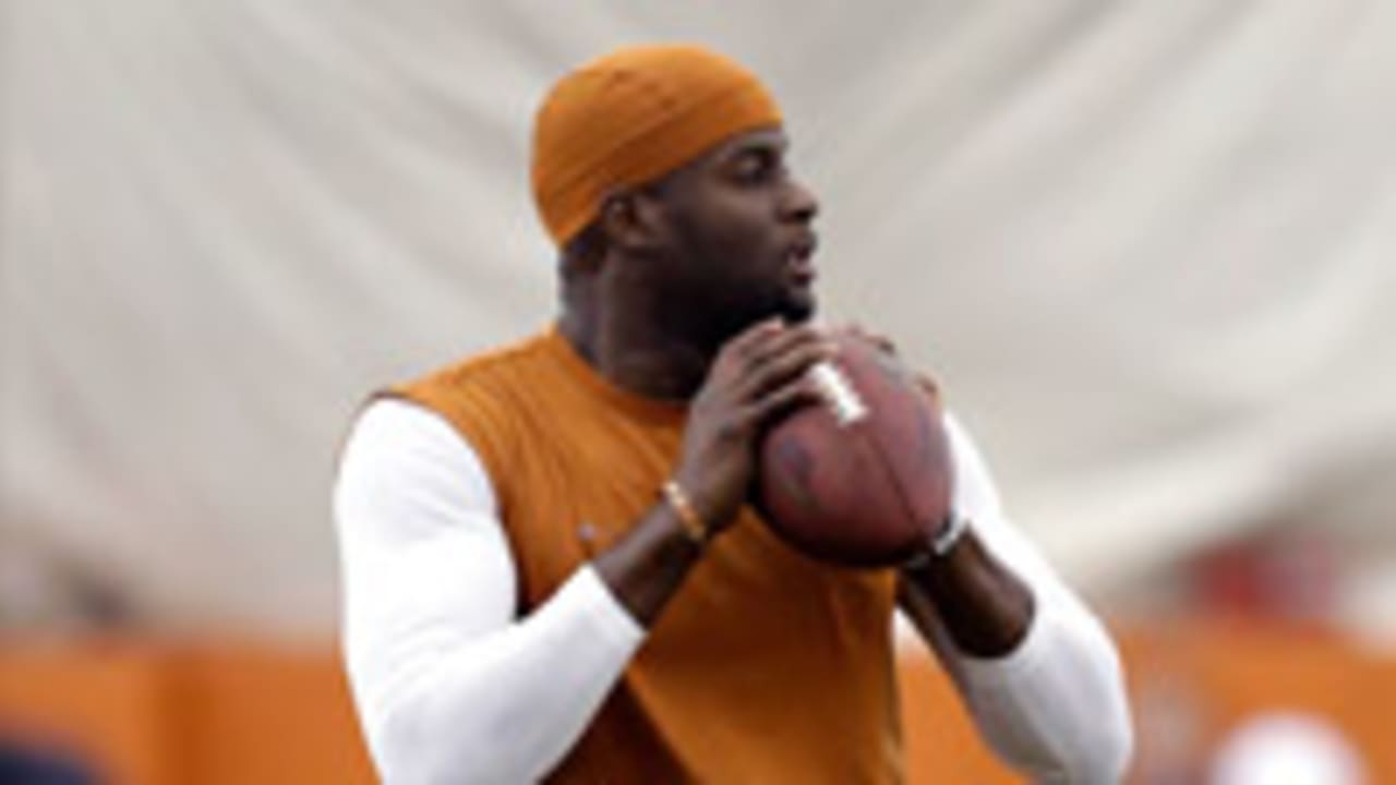 Vince Young: Oakland Raiders Are Most Likely NFL Team for His Talents, News, Scores, Highlights, Stats, and Rumors