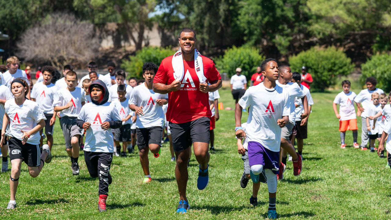 Arik Armstead Promotes Social Justice and Equity During Reading Event