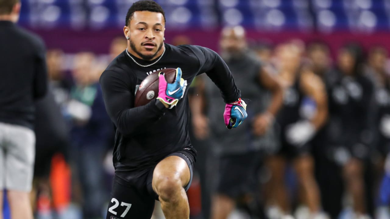 Kansas State Wildcats running back Deuce Vaughn ushers running backs to  end-zone for acrobatic group celebration to end 2023 NFL Scouting Combine