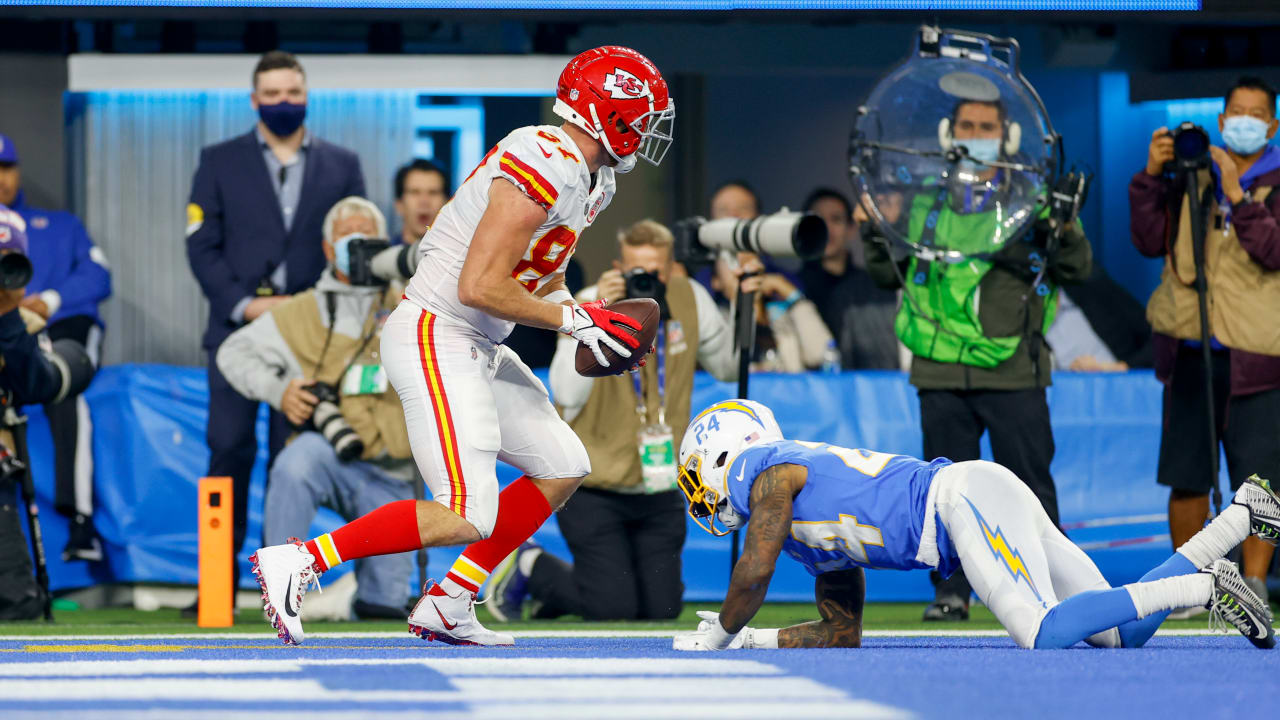 Kansas City Chiefs tight end Travis Kelce, left, and quarterback Patrick  Mahomes warm up before an NFL football game in Kansas City, Mo., Sunday,  Dec. 30, 2018. (AP Photo/Charlie Riedel Stock Photo 