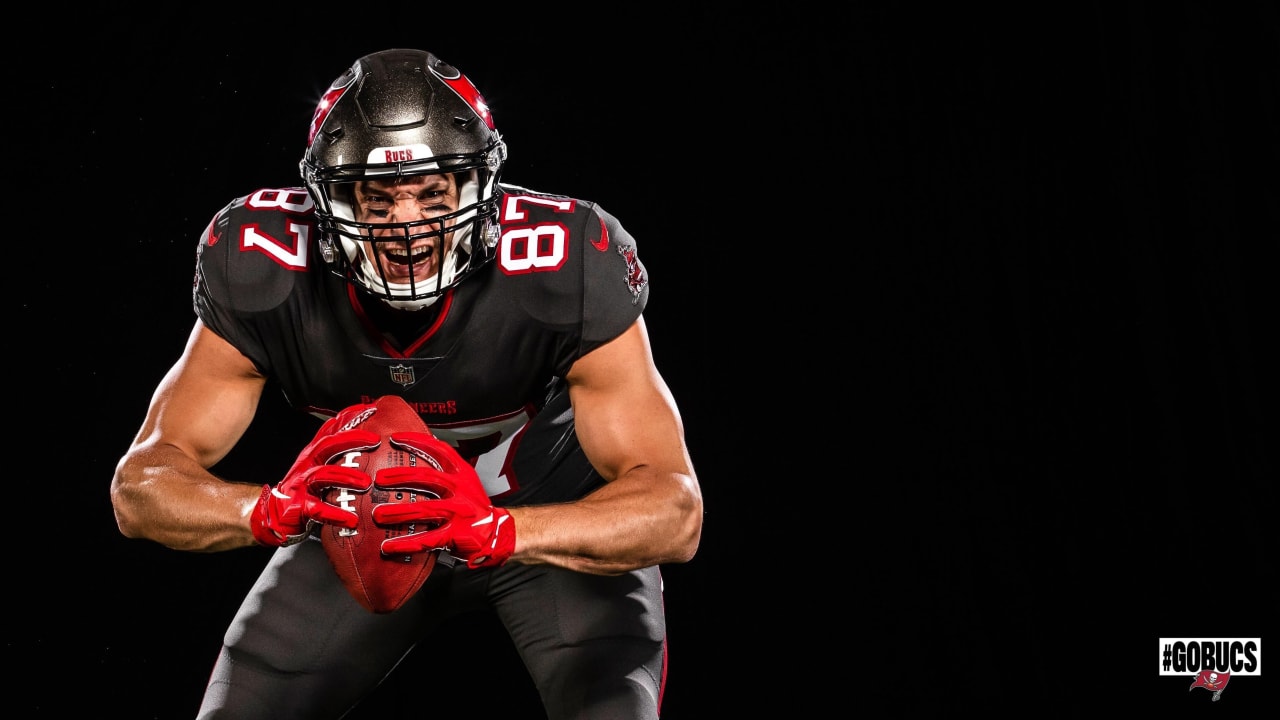 Bucs Reveal Pewter Jerseys vs. Rams for Monday Night Football