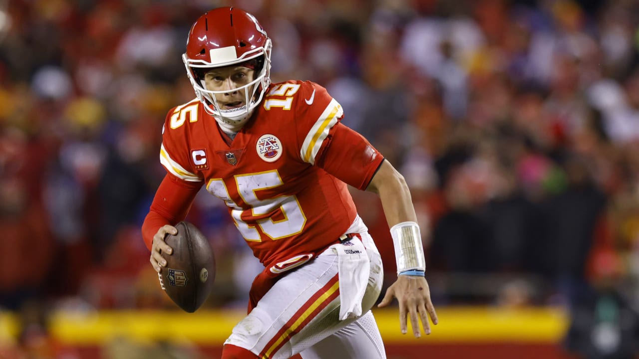 Kansas City Chiefs quarterback Patrick Mahomes' clutch 25-yard throw to ...