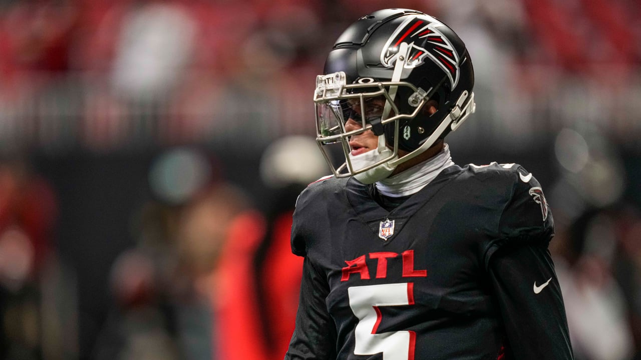 Atlanta Falcons wide receiver Drake London (5) lines up during the first  half of an NFL football game against the San Francisco 49ers, Sunday, Oct.  16, 2022, in Atlanta. The Atlanta Falcons