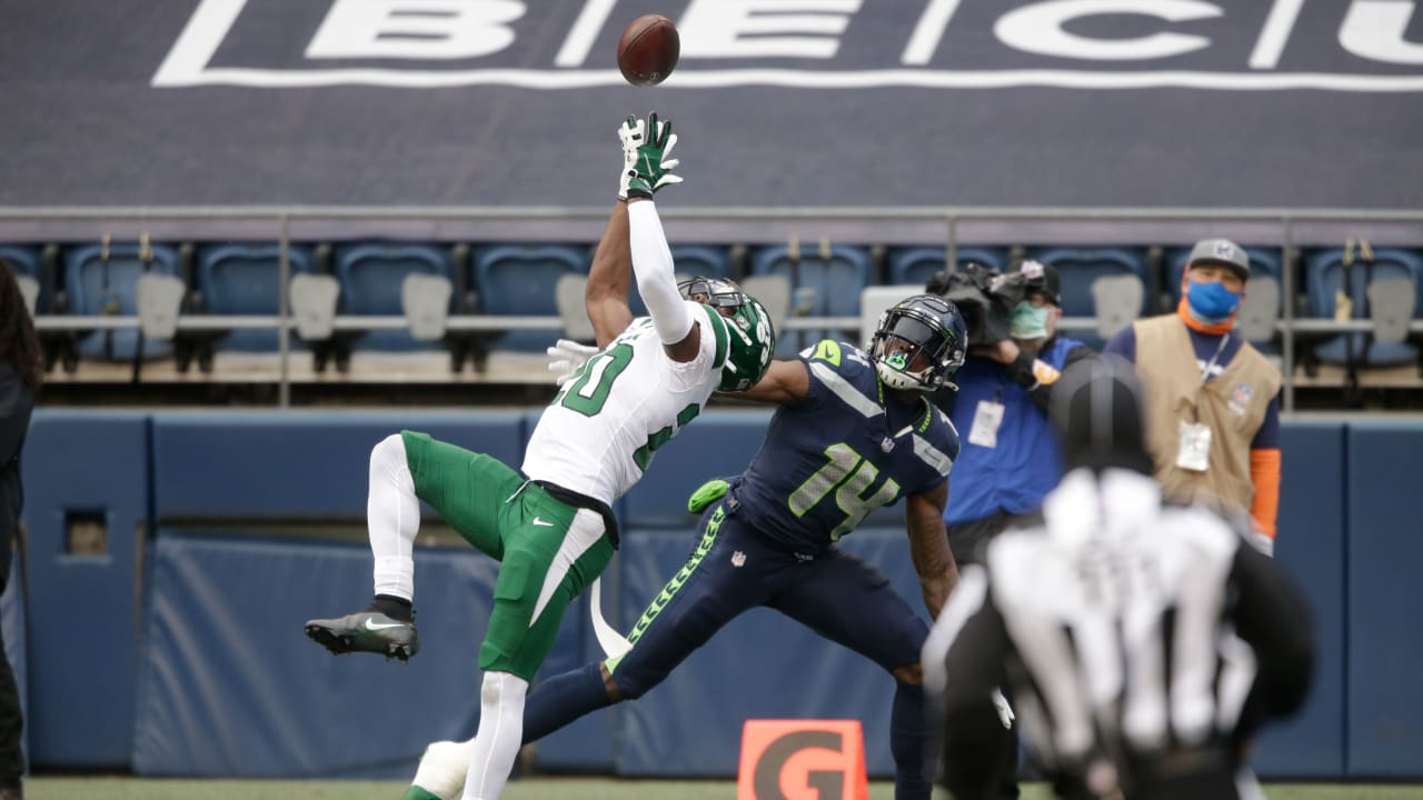 Can't-Miss Play: New England Patriots cornerback Marcus Jones enters  hyperspeed on 48-yard TD catch and run