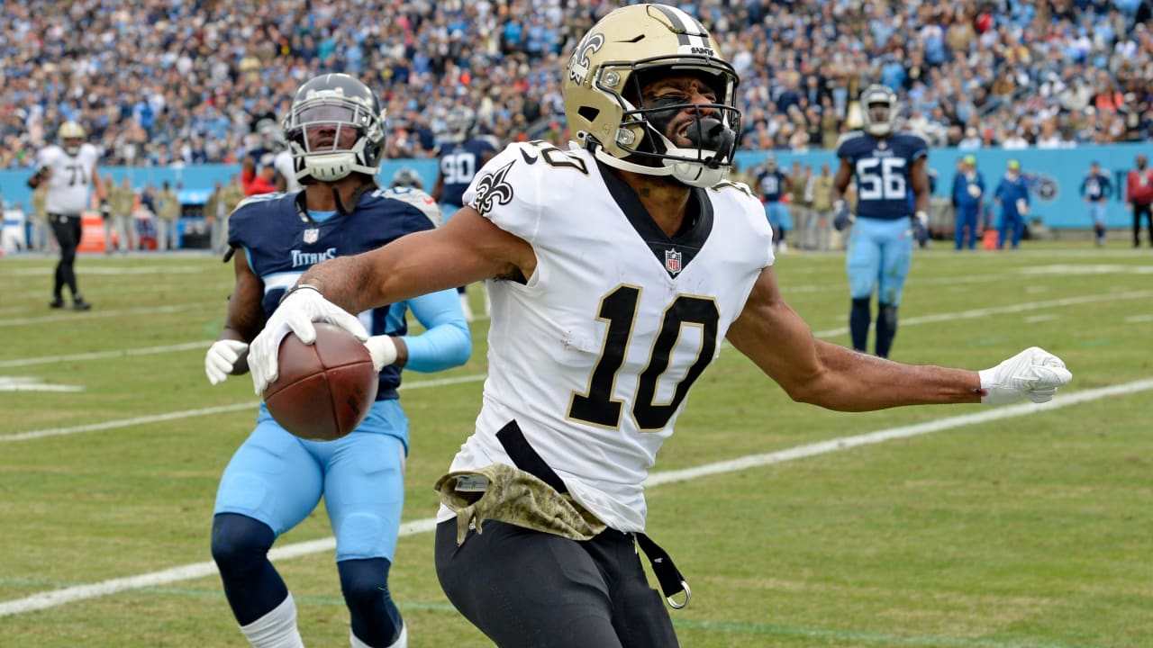 New Orleans Saints wide receiver Tre'Quan Smith (10) makes a fingertip  catch at the NFL team's football training camp in Metairie, La., Friday,  Aug. 4, 2023. (AP Photo/Gerald Herbert Stock Photo - Alamy