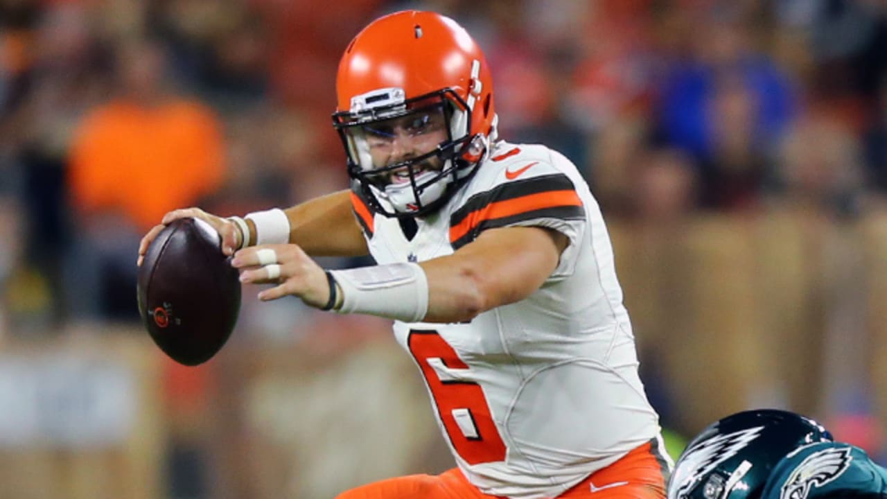 Baker Mayfield throws pass away on fourth down