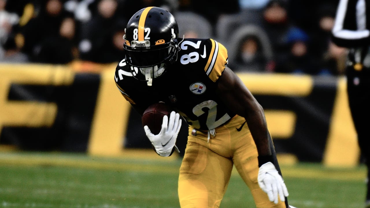 Pittsburgh Steelers wide receiver Steven Sims hurdles Baltimore Ravens