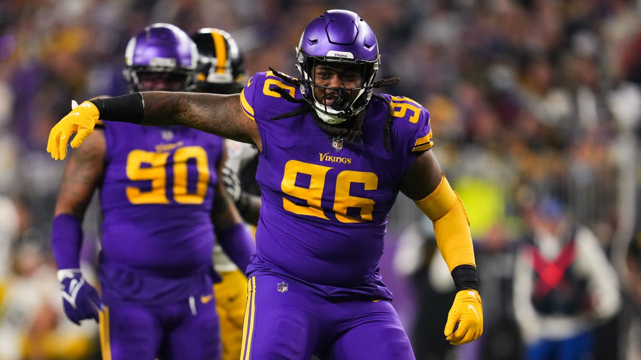 Minnesota Vikings defensive tackle Armon Watts engulfs Pittsburgh Steelers  quarterback Ben Roethlisberger for 9-yard sack