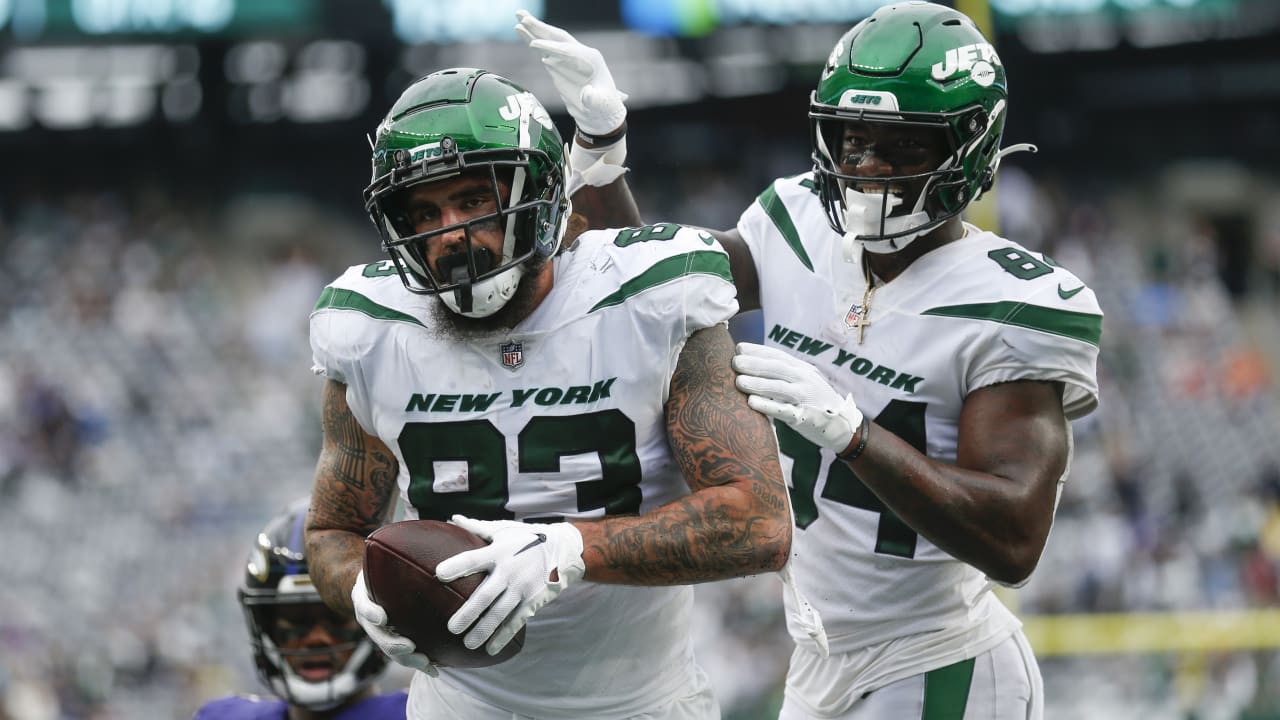 New York Jets tight end Tyler Conklin reels in pass on the goalline for TD