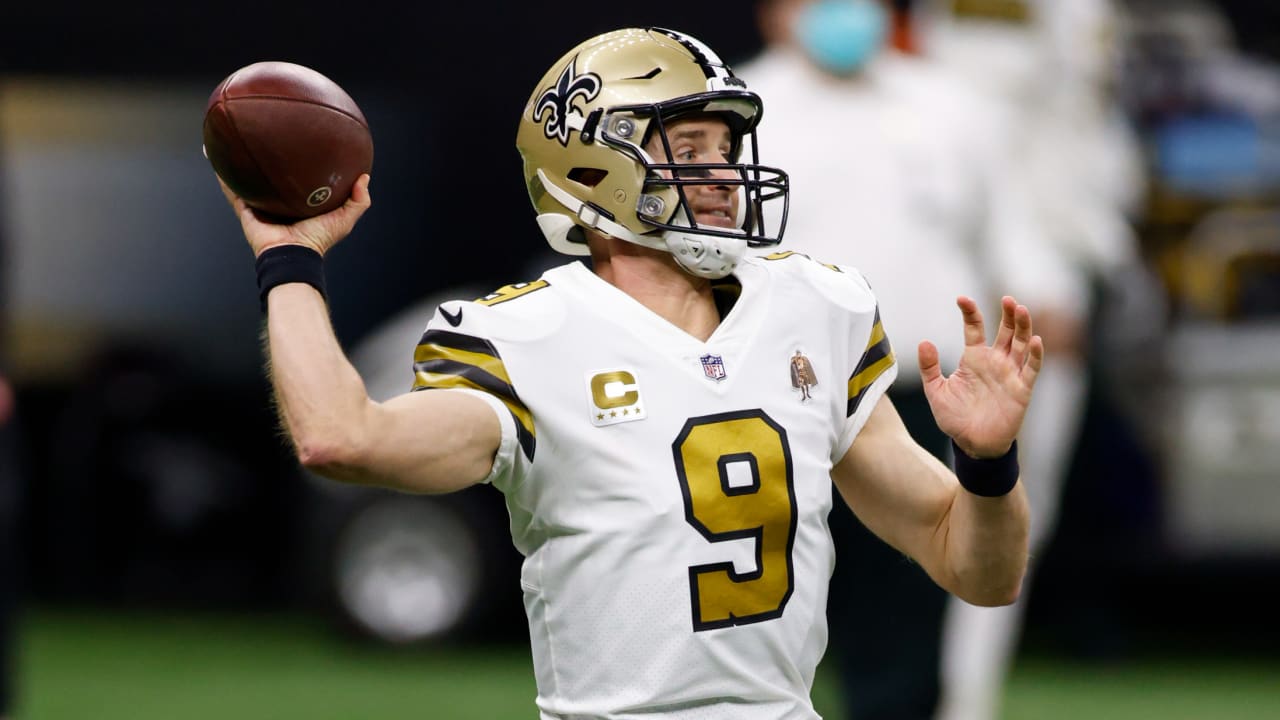 East Rutherford, New Jersey, USA. 1st Oct, 2018. New Orleans Saints  quarterback Drew Brees (9) looks to pass in the first half during a NFL  game between the New Orlean Saints and