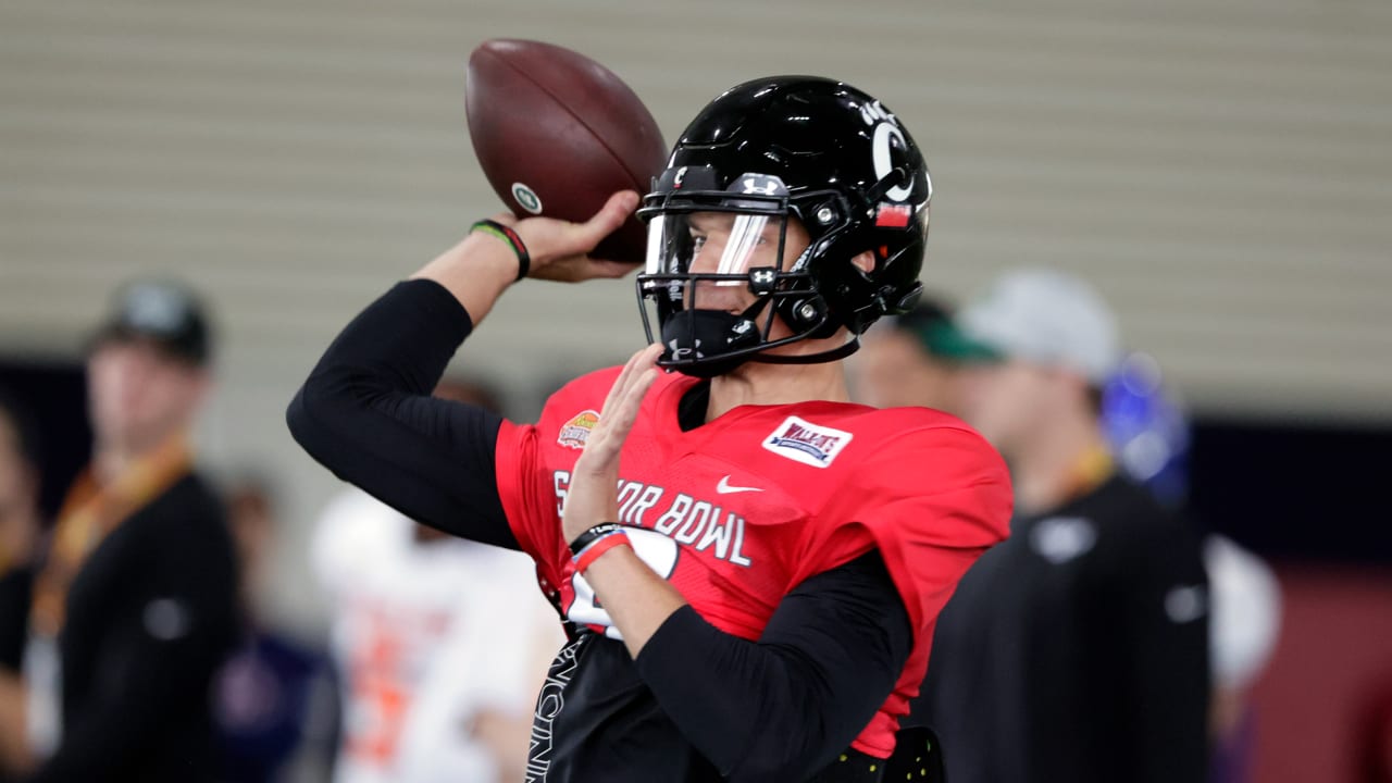 Cincinnati Bearcats Football - ‪Bursting onto the scene as a redshirt  freshman, Desmond Ridder completed 62.5% of his passes, threw for 2,359  yards, 19 TDS, and added another 574 yards with five‬