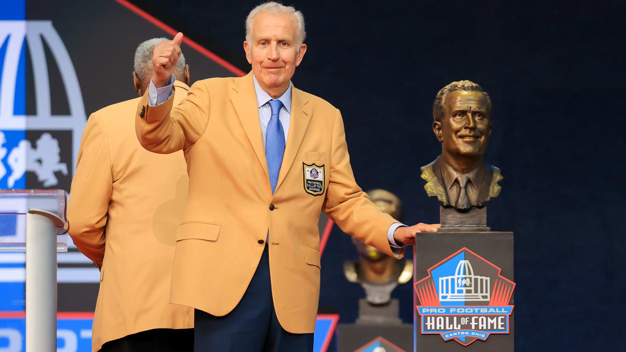 Former NFL commissioner Paul Tagliabue surprises Art McNally with Hall of  Fame induction news