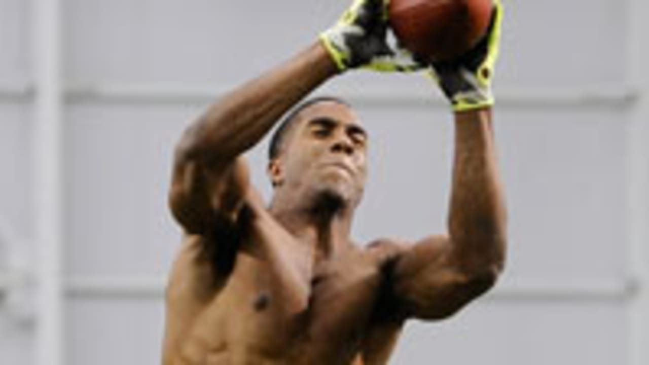 byron-jones-150331-spot.jpg