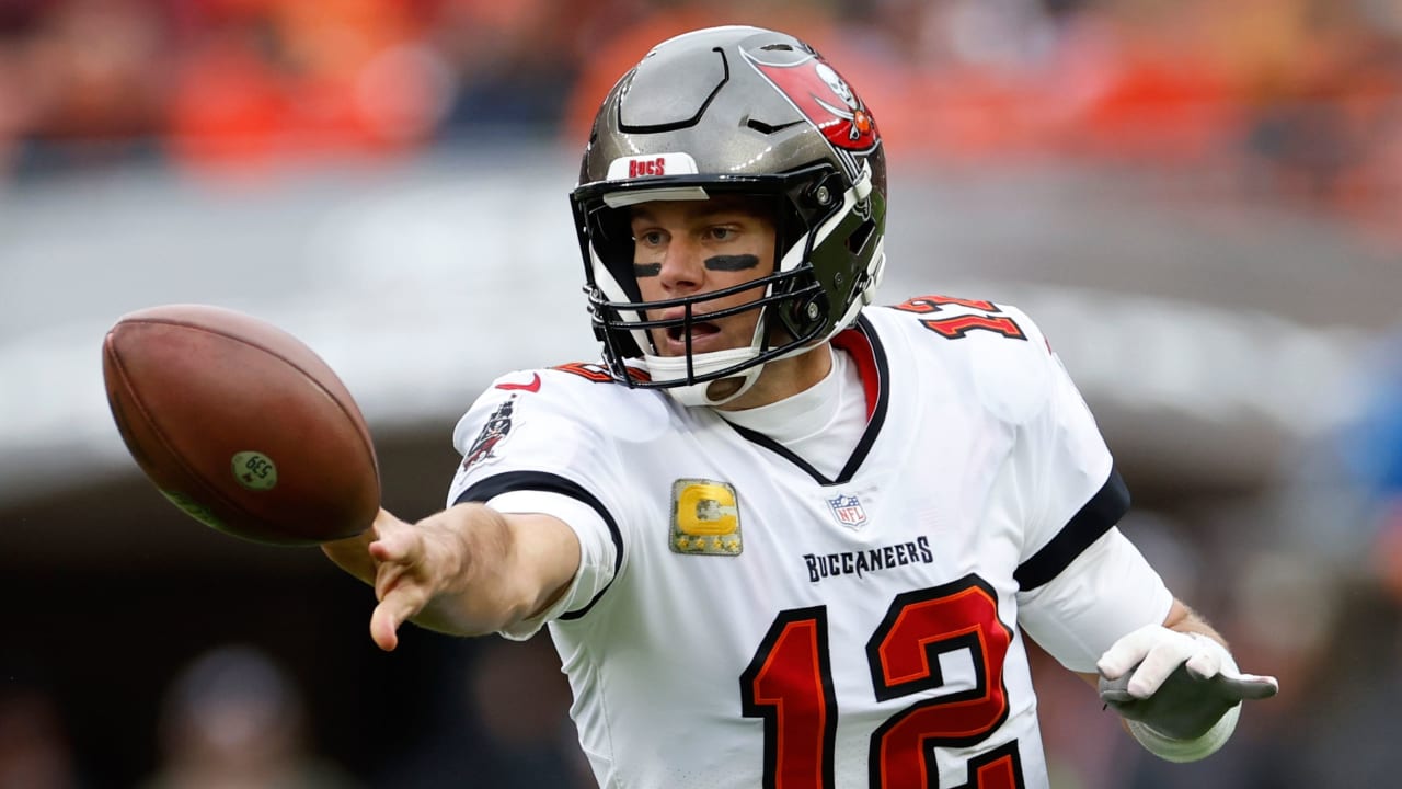 Tom Brady leads Buccaneers to last-minute win over Saints