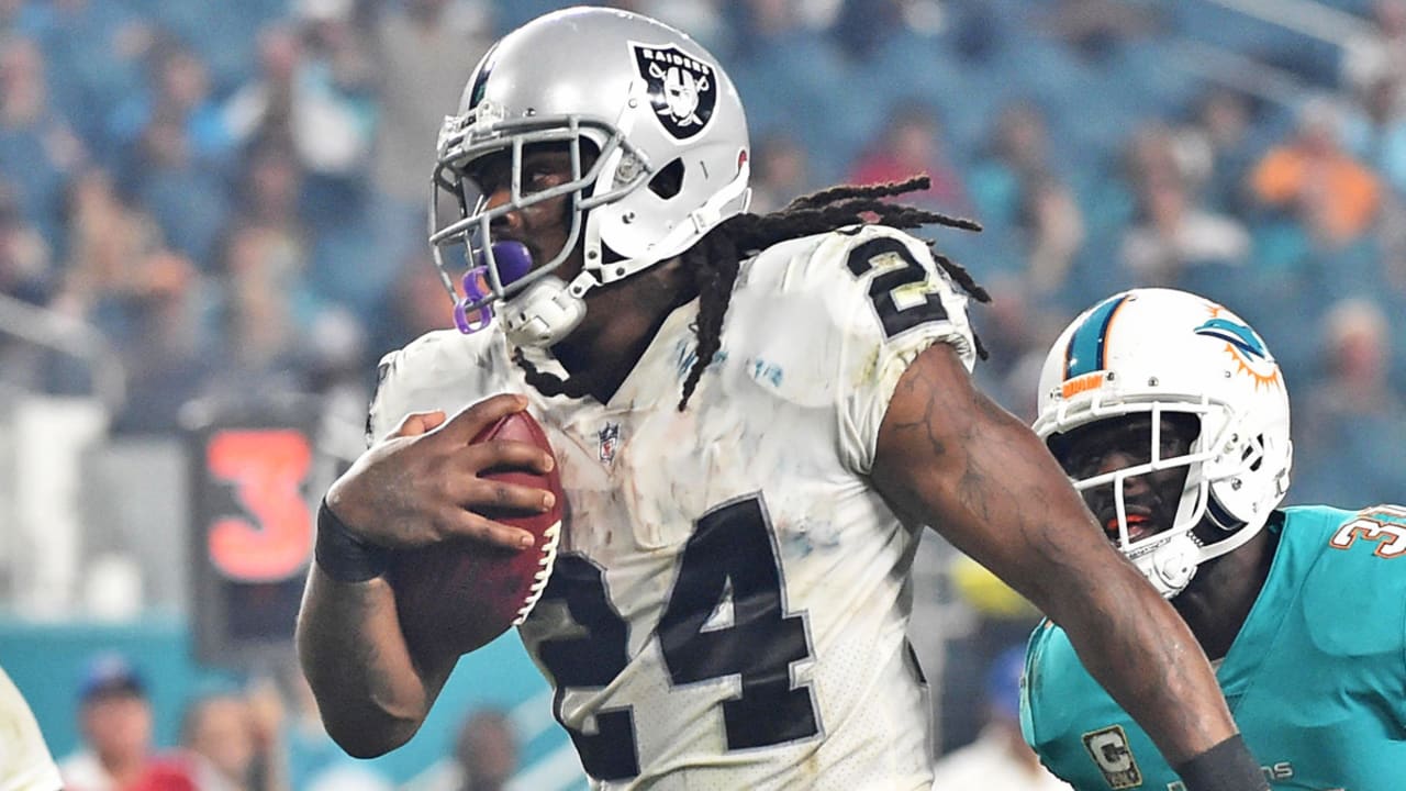 Raiders' Derek Carr: Marshawn Lynch's return 'a good thing for football'