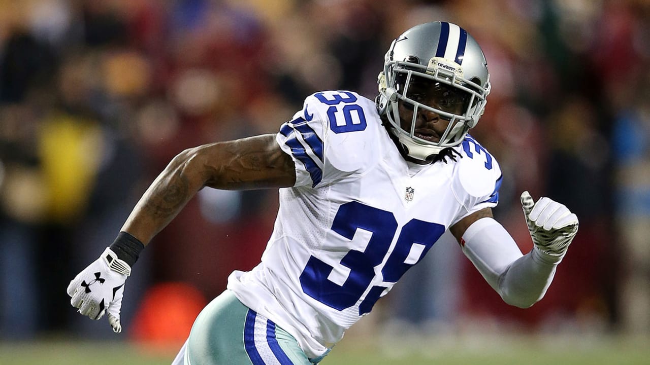 Dallas Cowboys cut defensive back Brandon Carr