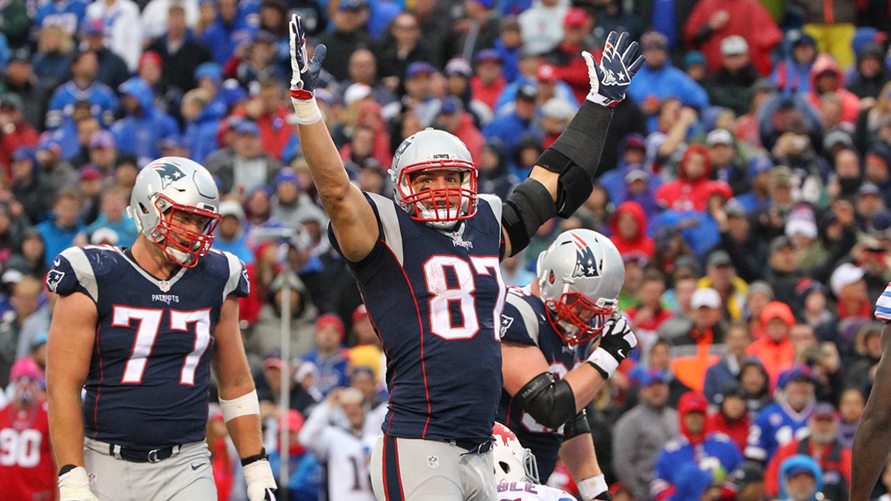 gronkowski-161030-sl