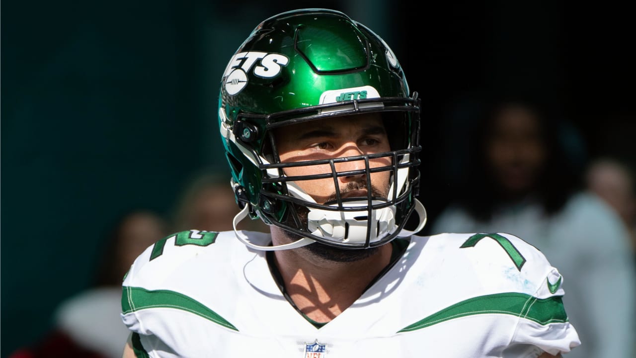 New York Jets guard Laurent Duvernay-Tardif (72) walks to the line of  scrimmage during an NFL football game against the New Orleans Saints,  Sunday, Dec. 12, 2021, in East Rutherford, N.J. (AP