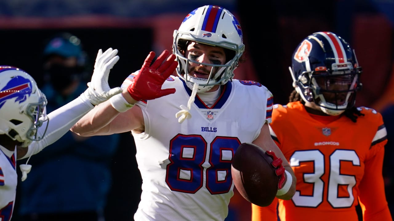 Buffalo Bills quarterback Josh Allen improvises for scrambling TD toss ...