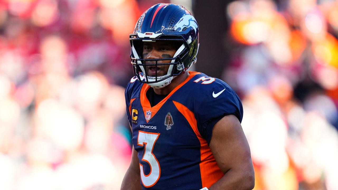 Broncos QB Russell Wilson suffers concussion in second half of