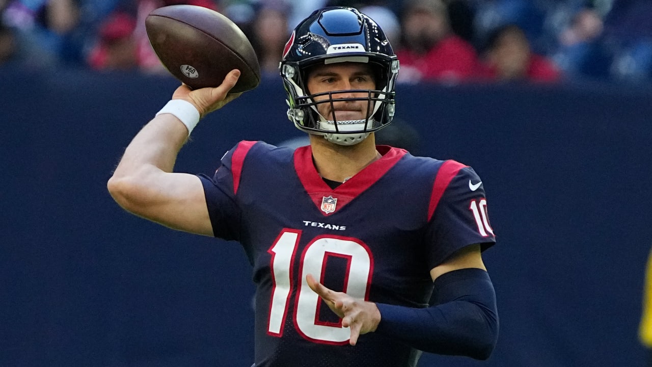 Texans HC Lovie Smith announces Davis Mills will return as starting QB vs.  Cowboys in Week 14