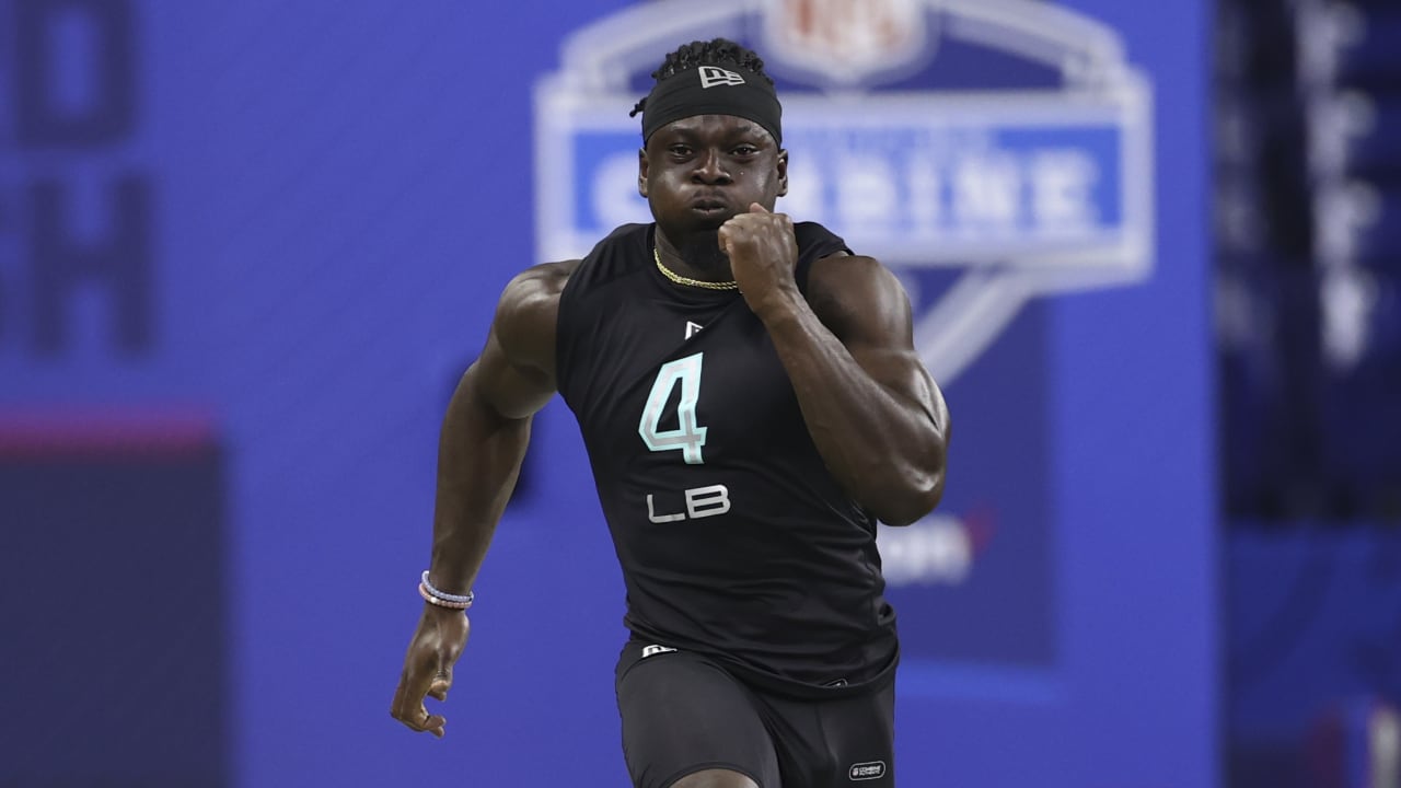 Linebacker Brian Asamoah runs official 4.56-second 40-yard dash at 2022  combine