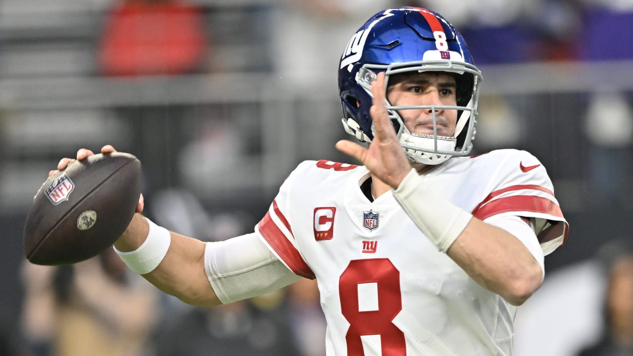 New York Giants quarterback Daniel Jones flashes arm strength on 22 ...
