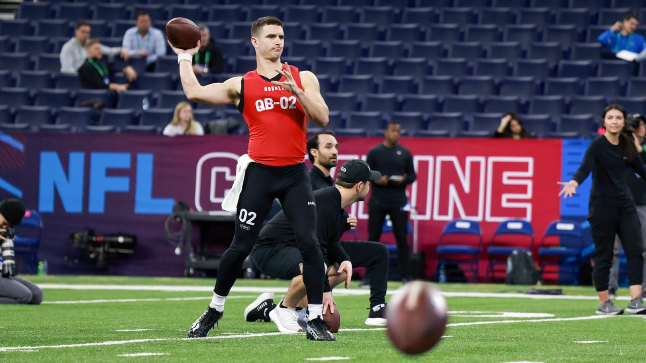 Quarterback Stetson wows Indy crowd with massive deep launch at