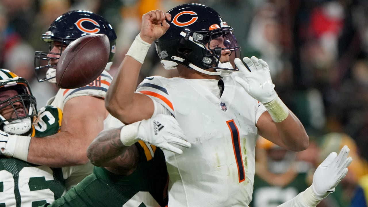 Green Bay Packers linebacker Preston Smith (91) celebrates after sacking  Chicago Bears quarterback Justin Fields during the first half of an NFL  football game Sunday, Sept. 18, 2022, in Green Bay, Wis. (