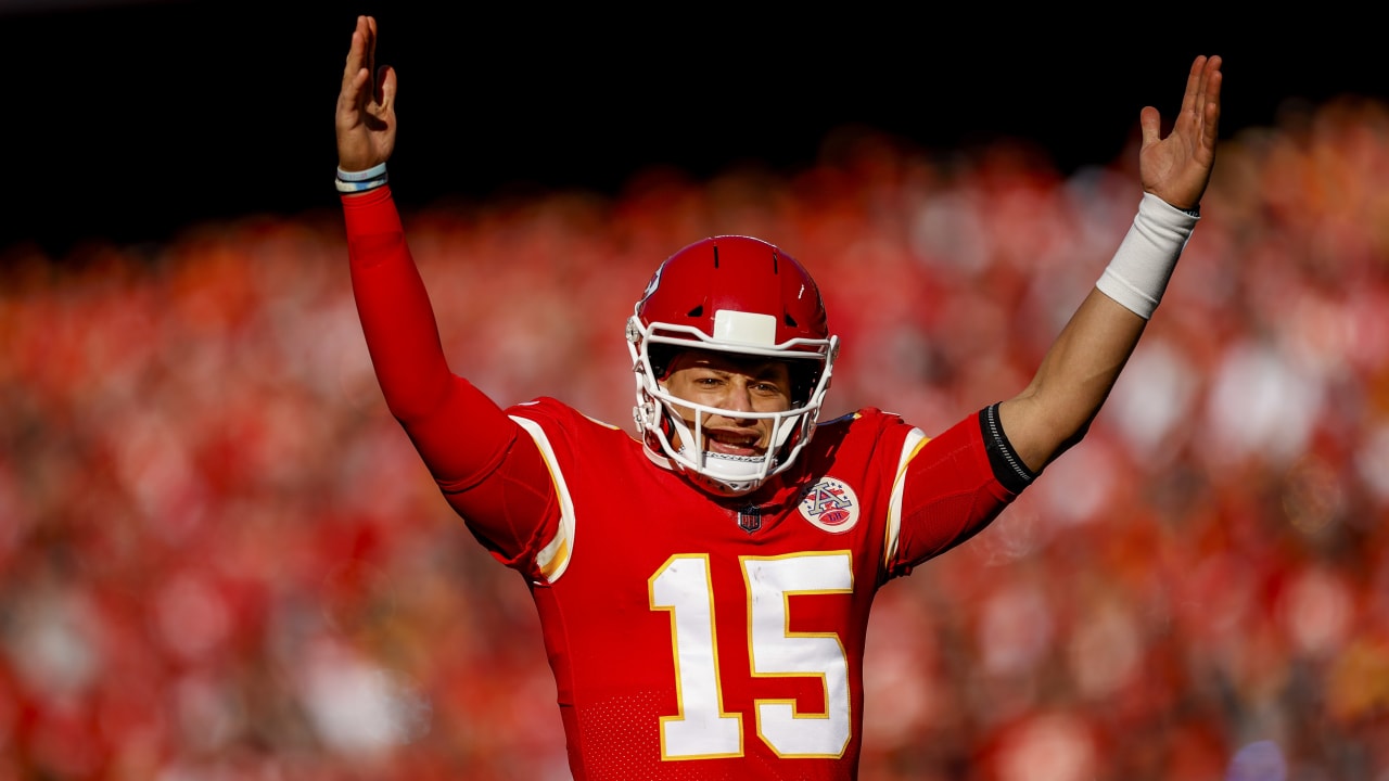 Patrick Mahomes says Raiders meeting on Chiefs logo pregame provided 'a  little more motivation'