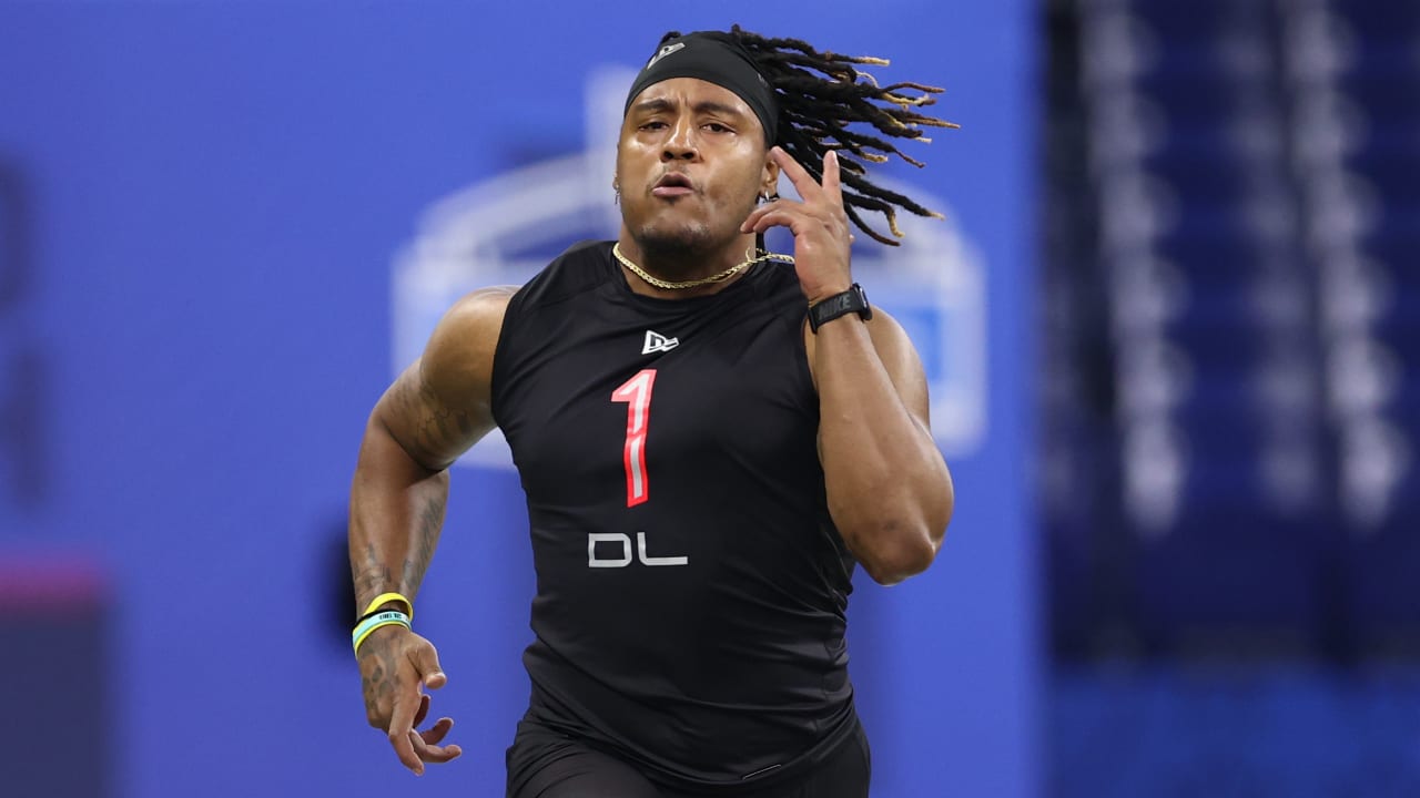 Oklahoma defensive lineman Nik Bonitto runs a drill during the NFL football  scouting combine, Saturday, March 5, 2022, in Indianapolis. (AP  Photo/Darron Cummings Stock Photo - Alamy