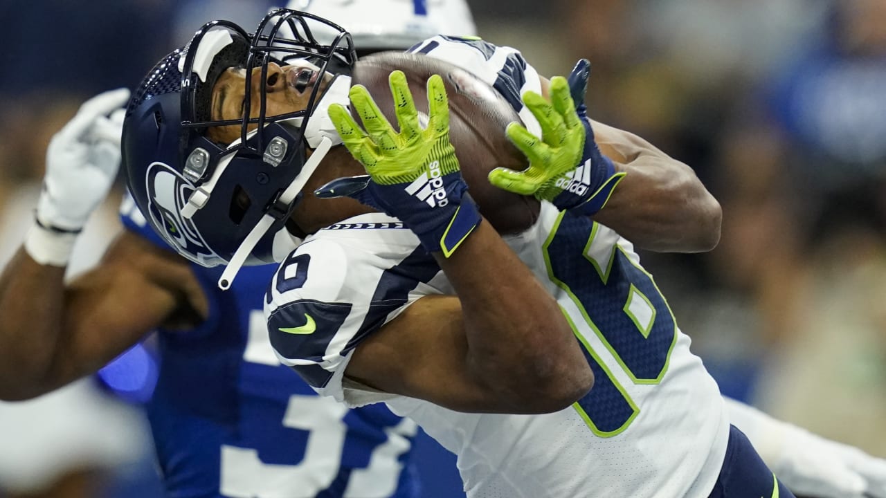 Seattle Seahawks wide receiver Tyler Lockett tracks over-the-shoulder lob  for terrific 23-yard TD grab