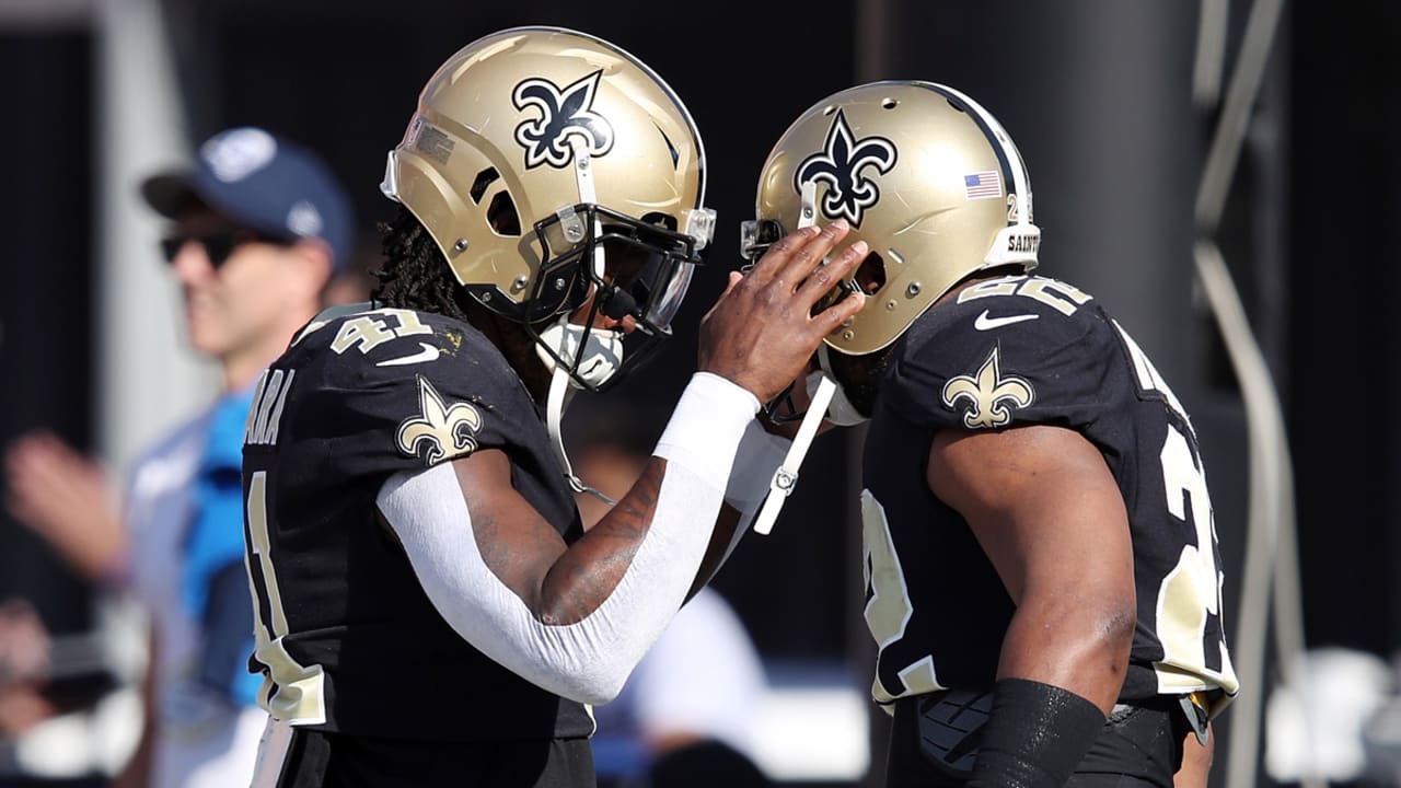 Jersey Swaps on Instagram: Alvin Kamara in the new black helmets