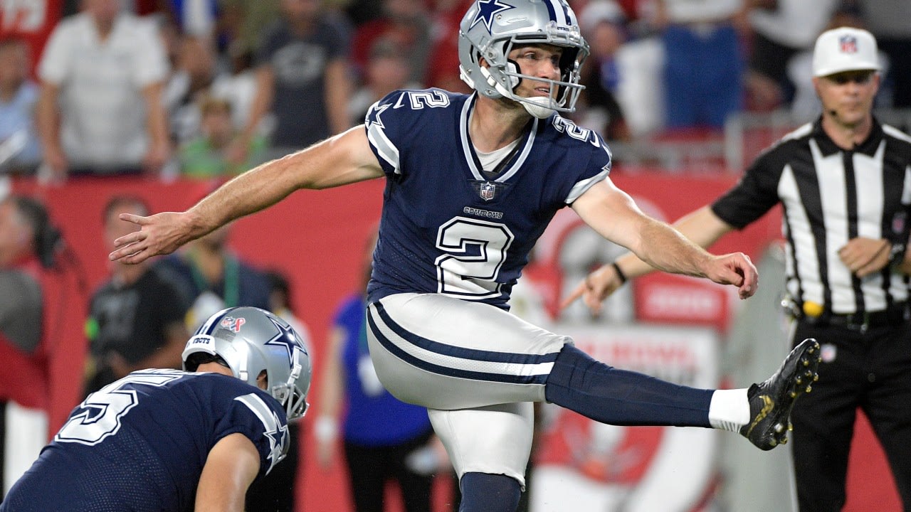 Cowboys kicker misses 5th playoff PAT, makes 2 FGs