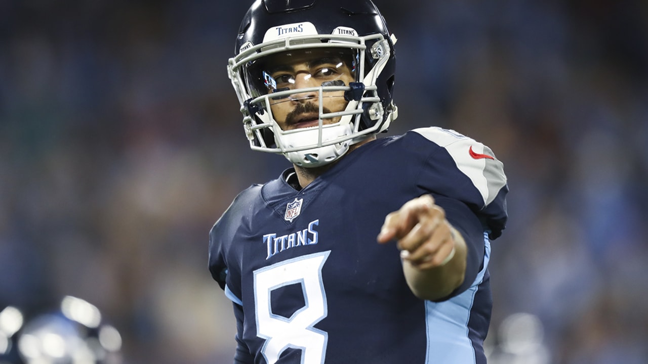 Titans QB Marcus Mariota Getting Treatment for a Stinger