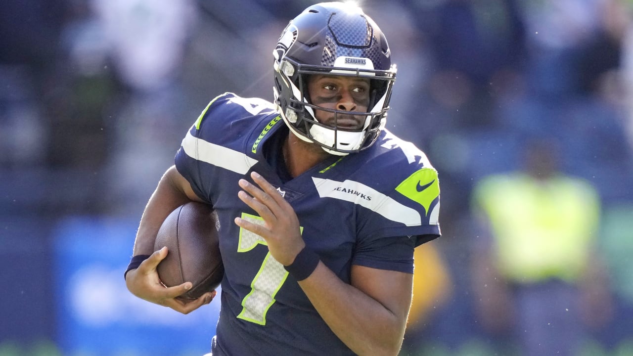 Roundup: Seahawks re-sign QB Geno Smith