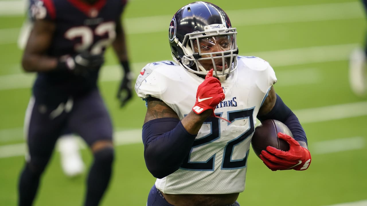 Titans RB Derrick Henry rushes for 2,000 yards in division