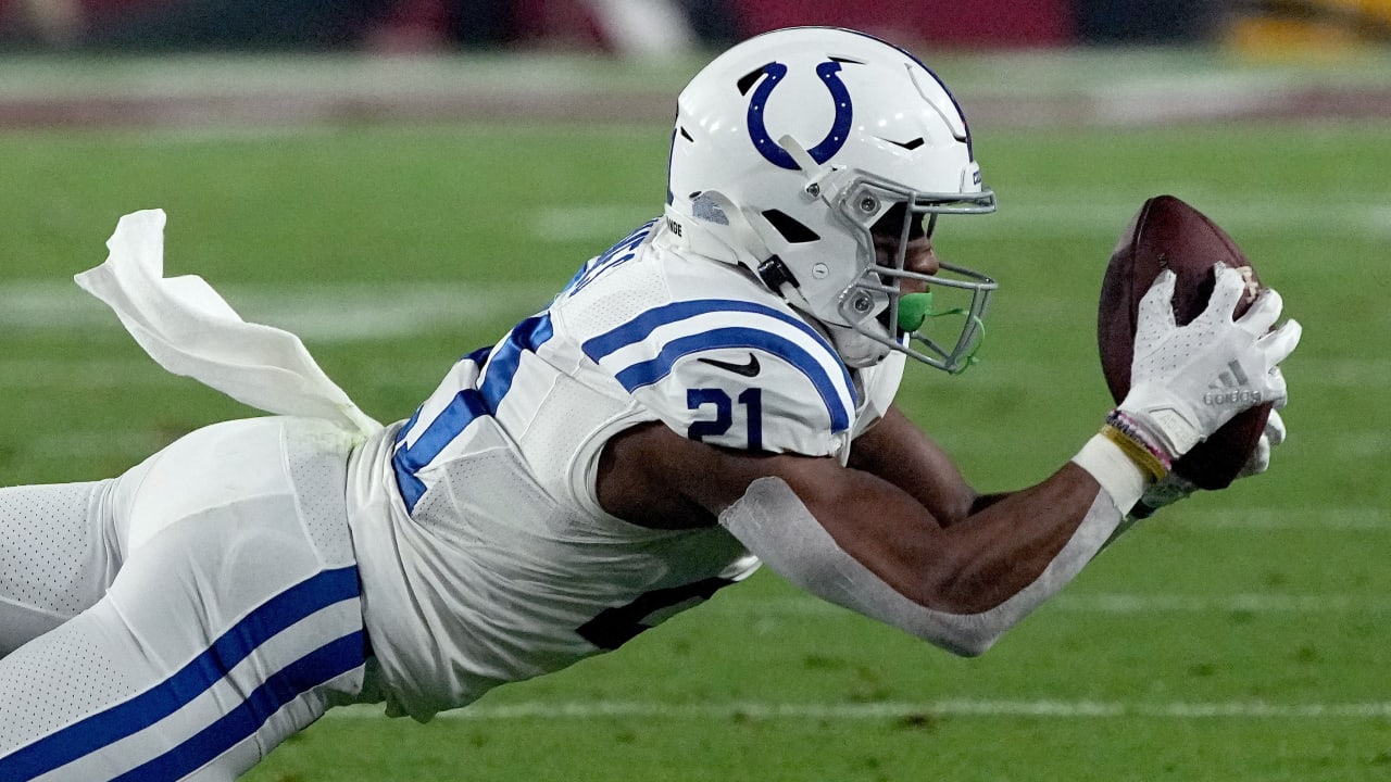 INDIANAPOLIS, IN - DECEMBER 18: Indianapolis Colts Running Back Nyheim  Hines (21) warms up for the NFL football game between the New England  Patriots and the Indianapolis Colts on December 18, 2021