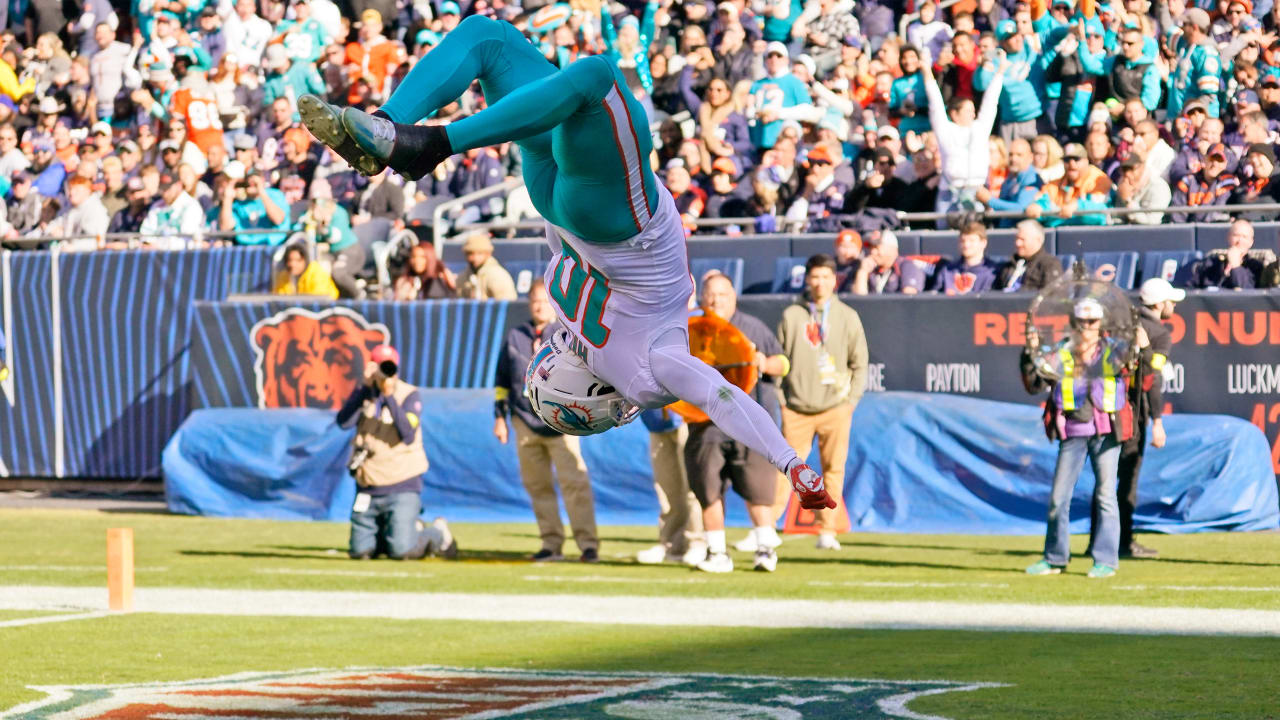 Miami Dolphins wide receiver Tyreek Hill hits the cartwheeling backflip after 3-yard TD grab at